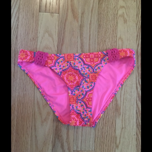 Bathing suit bottoms - Picture 1 of 2