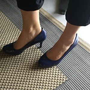 Pumps with moderate heels