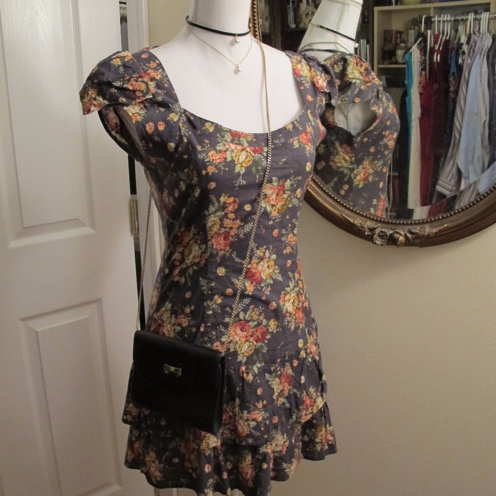 NWOT Lulu's Grey Antique Ruffle Cap Floral dress