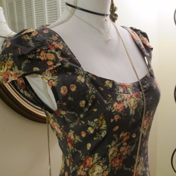 NWOT Lulu's Grey Antique Ruffle Cap Floral dress - Picture 5 of 6