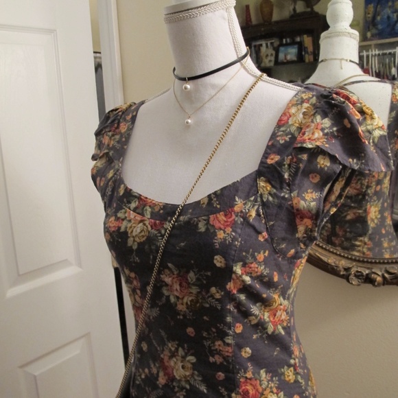 NWOT Lulu's Grey Antique Ruffle Cap Floral dress - Picture 3 of 6