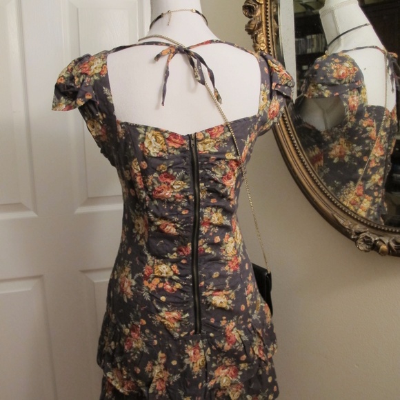 NWOT Lulu's Grey Antique Ruffle Cap Floral dress - Picture 2 of 6