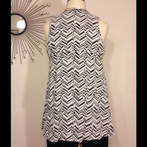 Janska Chevron Knit Vest - Picture 2 of 4