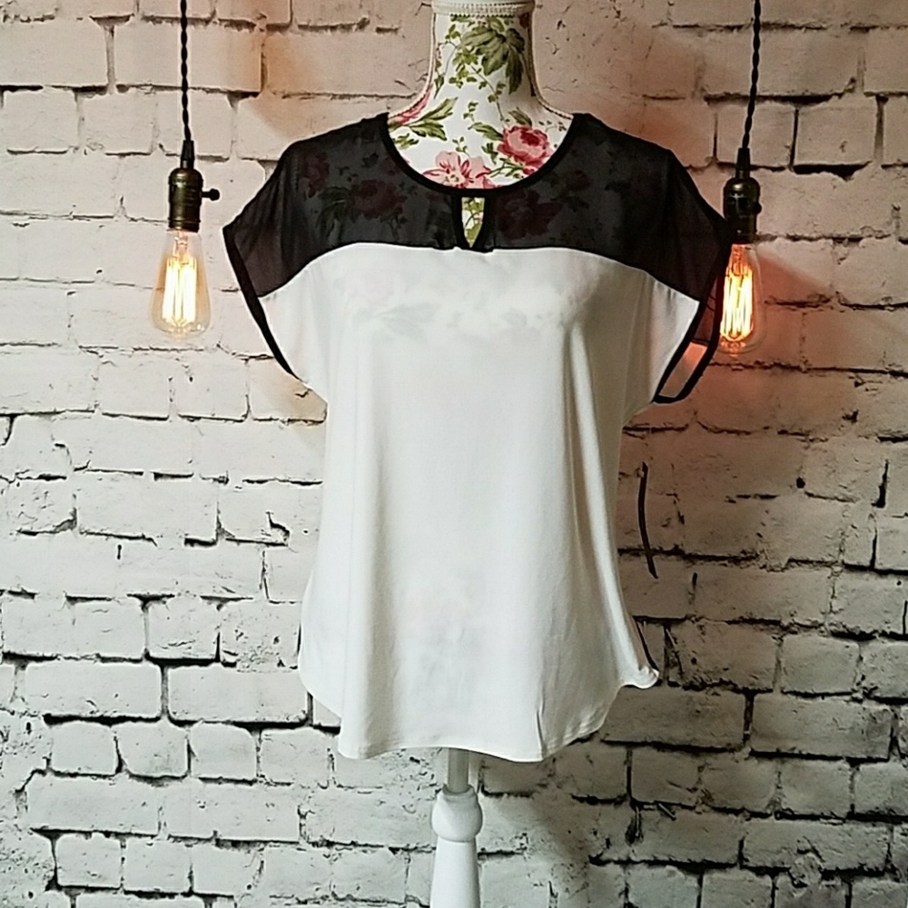 Women's black and white short sleeve shirt. Size L