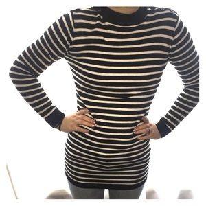 Forever 21 curve defining sweater ✨