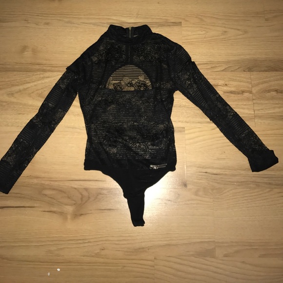 Tops - Black bodysuit very cute ❤️