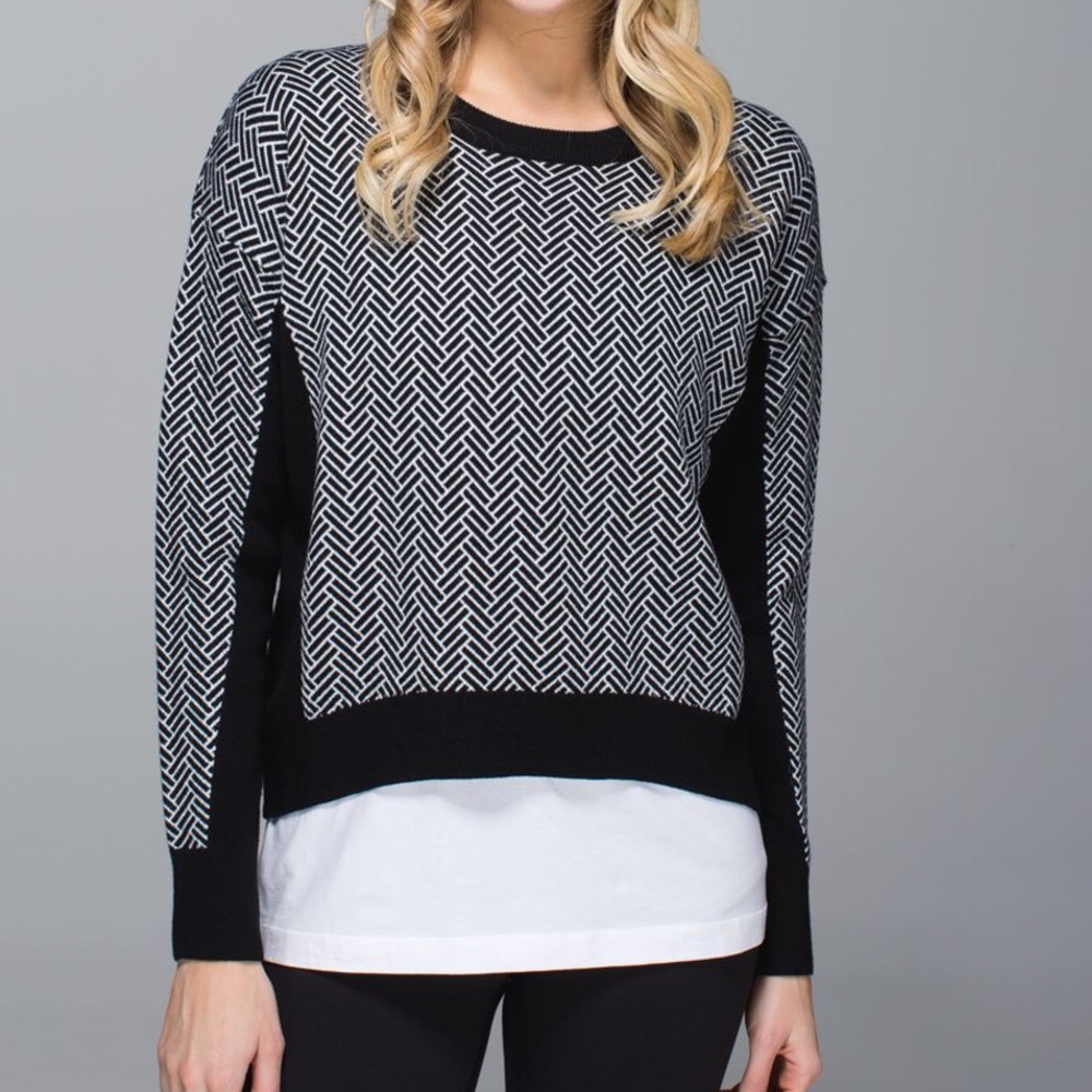 Size 10 Lululemon Yogi Crew Sweater. Like new.