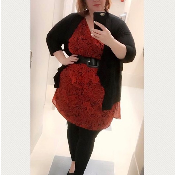 Dresses & Skirts - Flirty Red Floral Dress