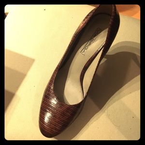 Via spiga brown alligator pumps