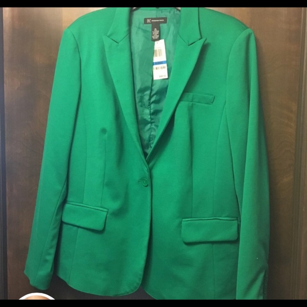 Beautiful color green. Amazing quality! Never worn