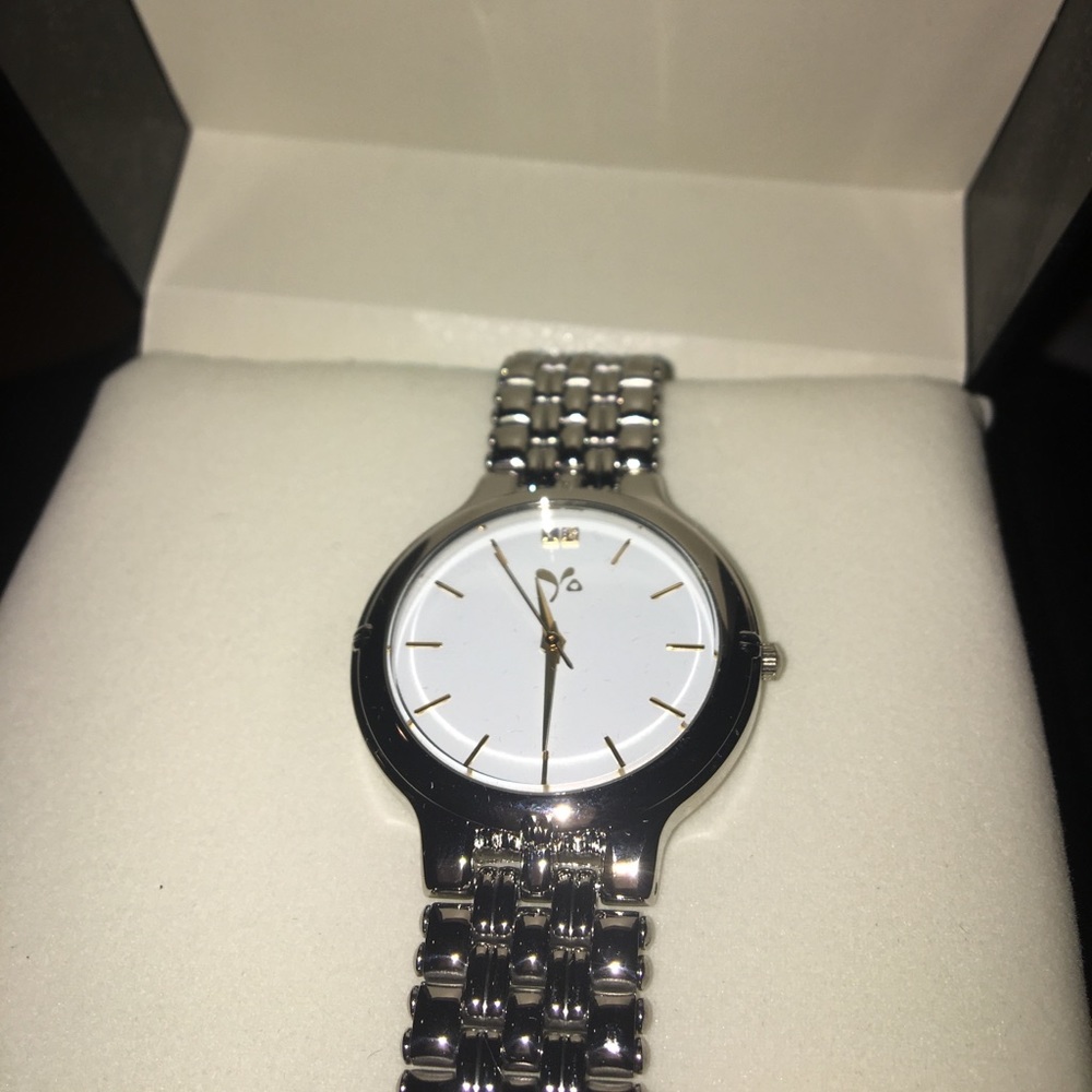Analog silver S Korean watch