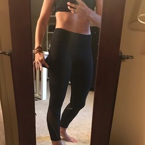 Women's Size 8 - Black - Lululemon 7/8 pants