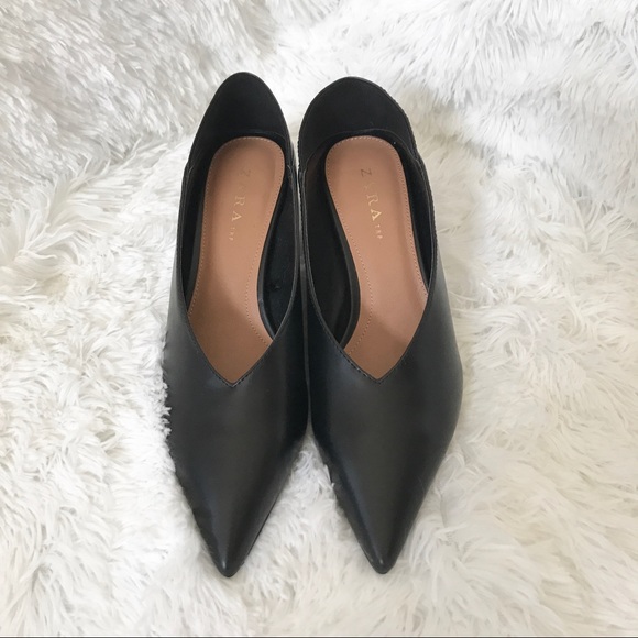 Zara Shoes - NEW Zara Retro Pointed Toe Pumps w Gold Heel