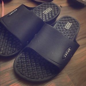 Black sandles