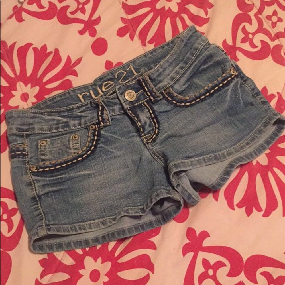 ♡ SALE rue 21 blue jean short shorts - size 3/4