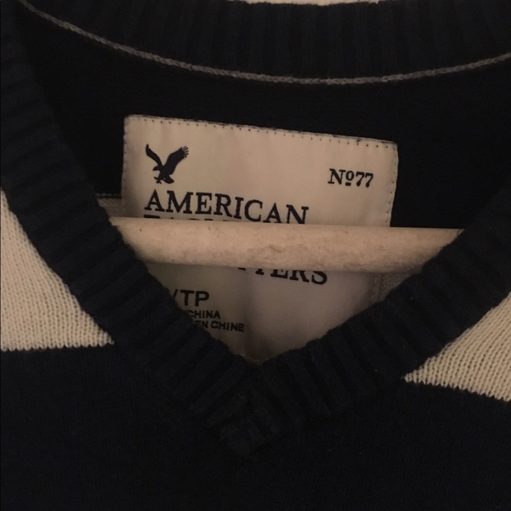 V-Neck - Picture 2 of 3