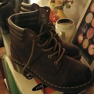 Seriously perfect condition Brown Dr Martens