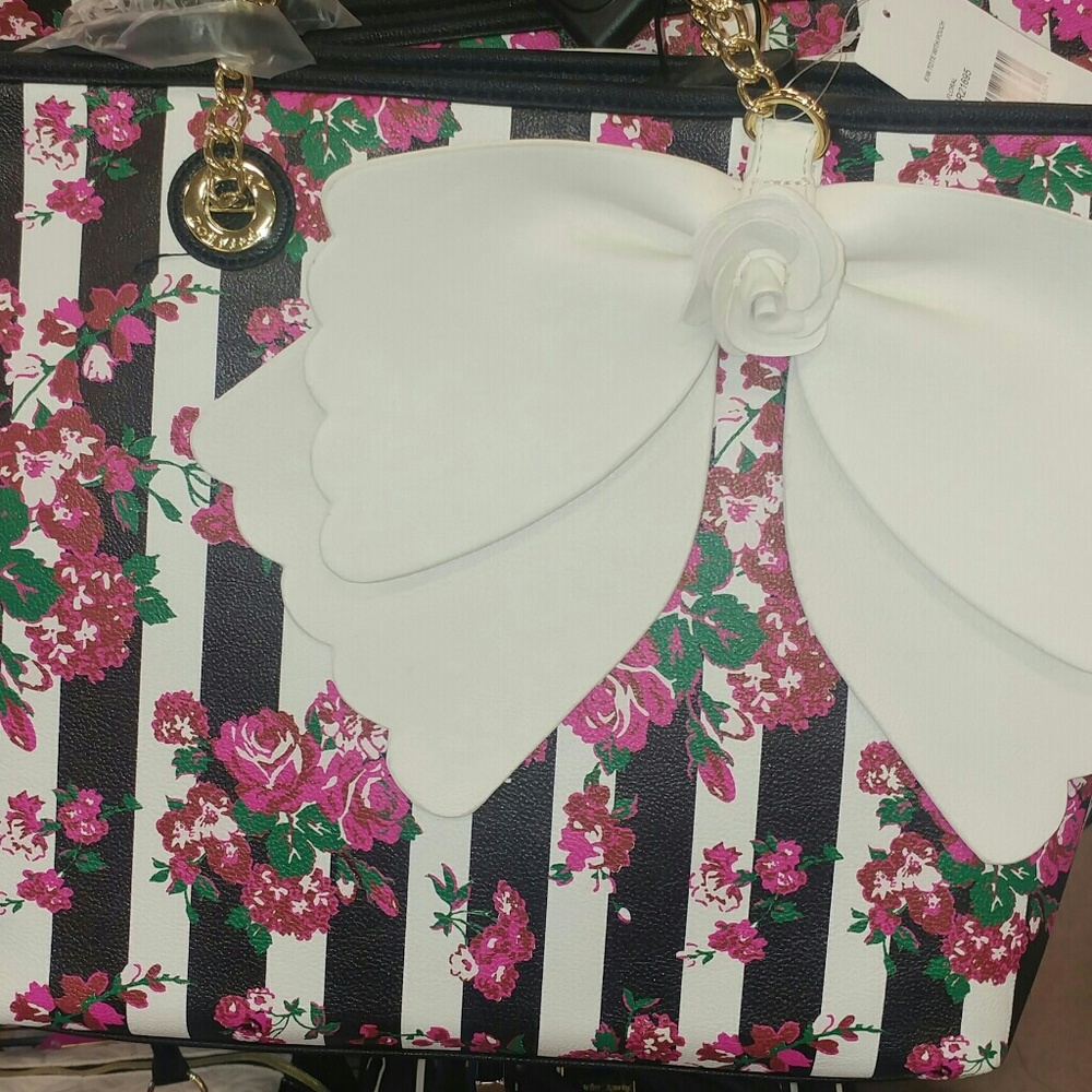 BETSEY JOHNSON TOTE WITH COSMETICS BAG