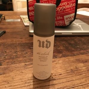 Urban decay de-slick setting spray