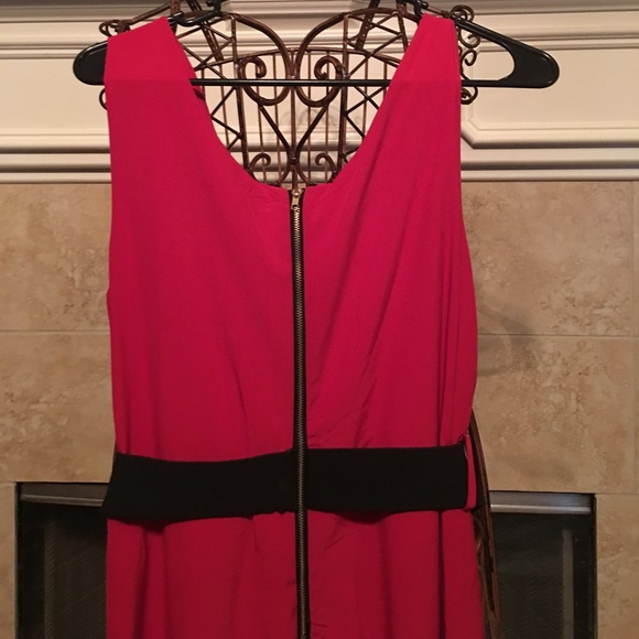 Flirty Ruffled Dress - Picture 3 of 3