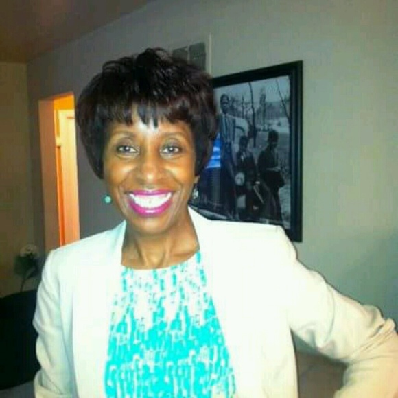 Meet your Posher, Elise - Picture 1 of 1