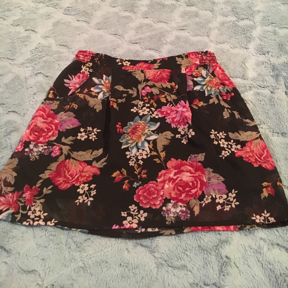 Elastic waist floral skirt