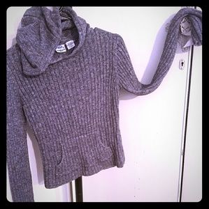 Knit hooded sweater with  pocket