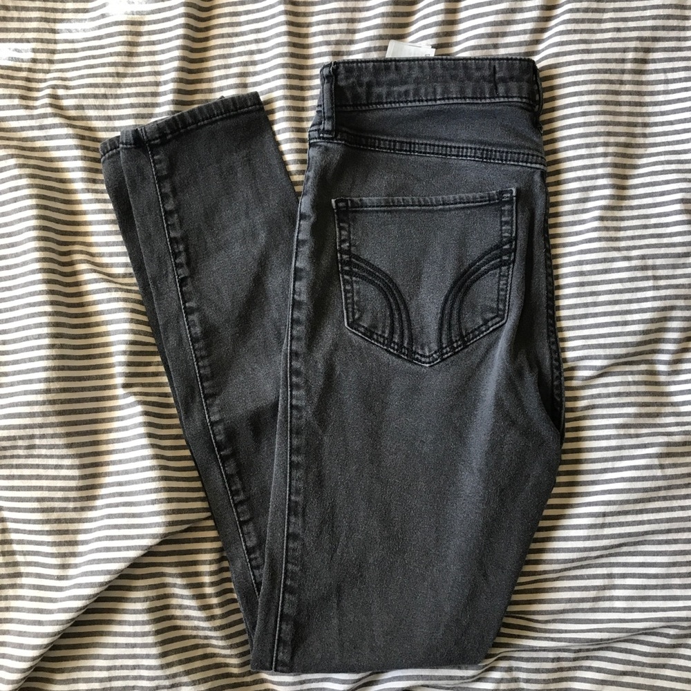 hollister jeans. size 3S. euc.