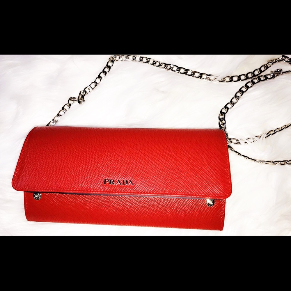 Shoulder flap wallet