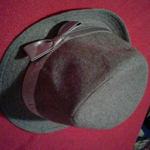 Gray bow fashion hunt