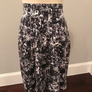 High waisted skirt with pockets!