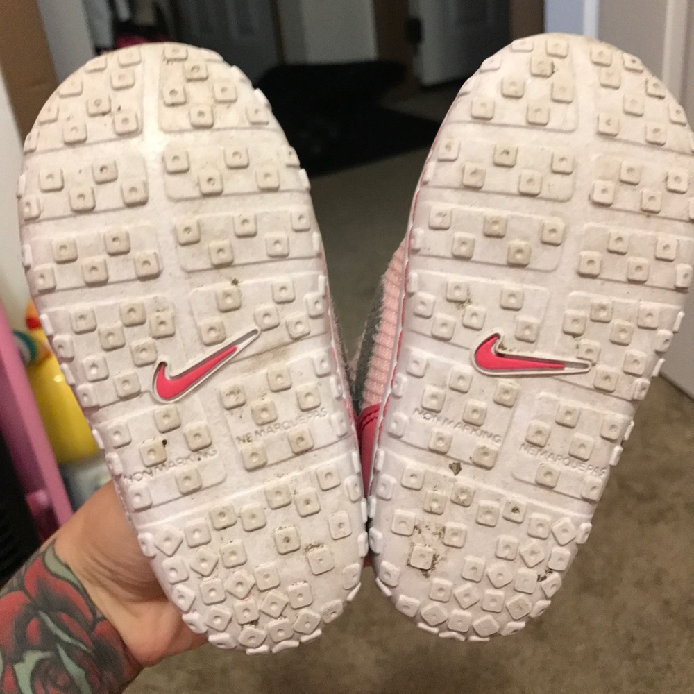 Nikes - Picture 2 of 2