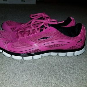 Avia ladies pink sneakers lady size 11 used
