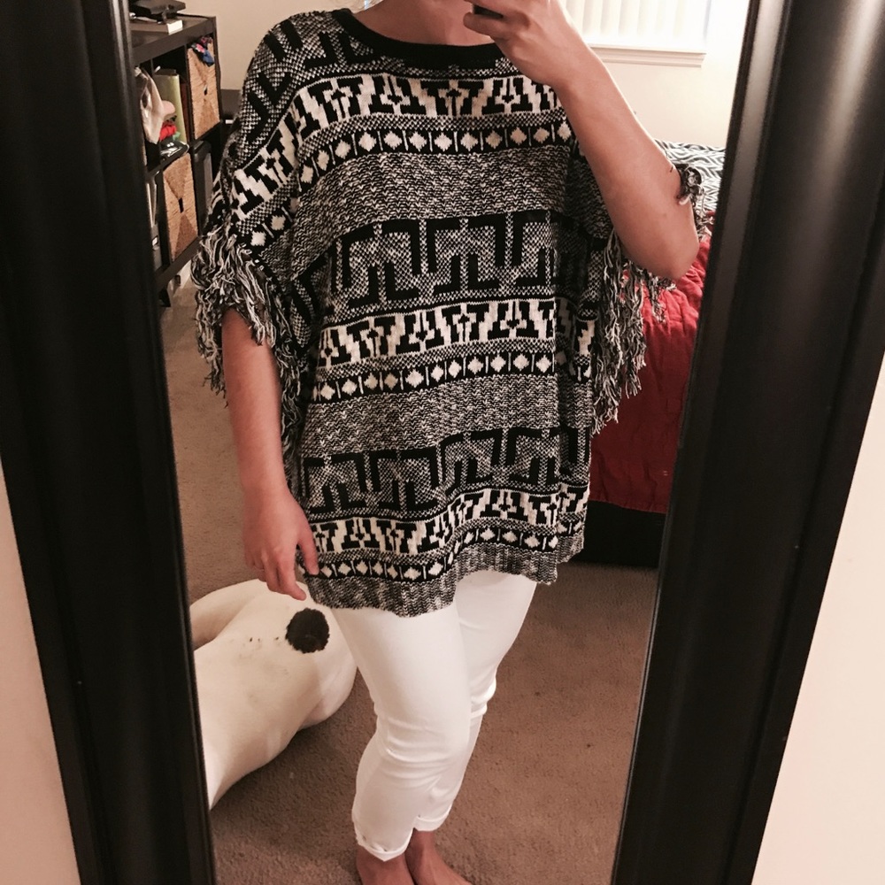 B&W Poncho | GUC