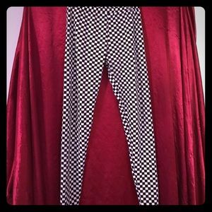 For Comagirl....Black and white checkered leggings