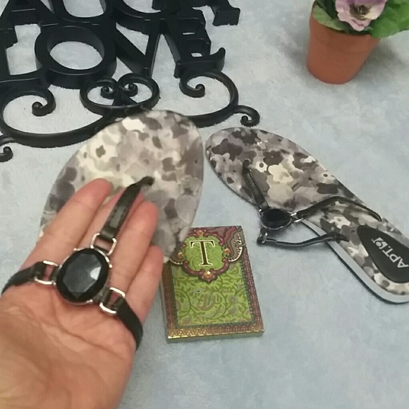 APT. 9 black sandals size S 5/6 - Picture 3 of 6