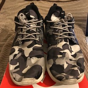 Nike Roshes Camo