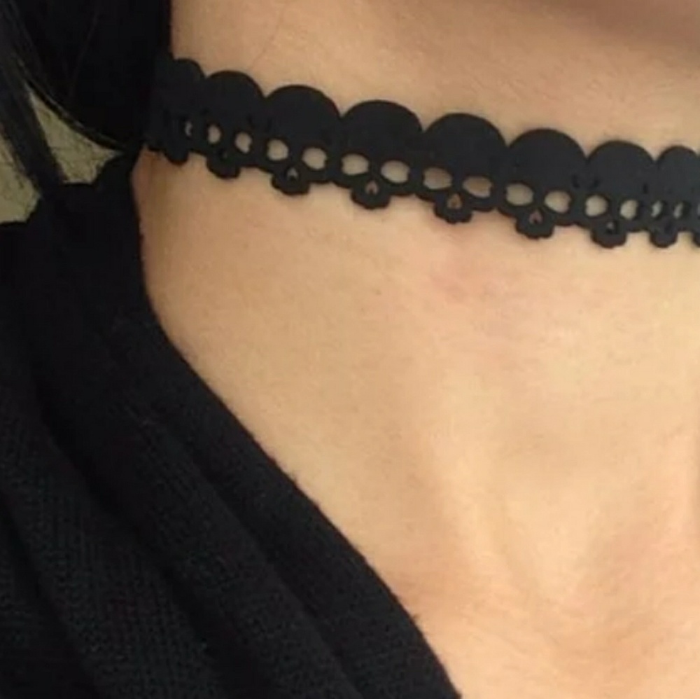 BLACK SKULL GOTHIC DESIGN CHOKER!