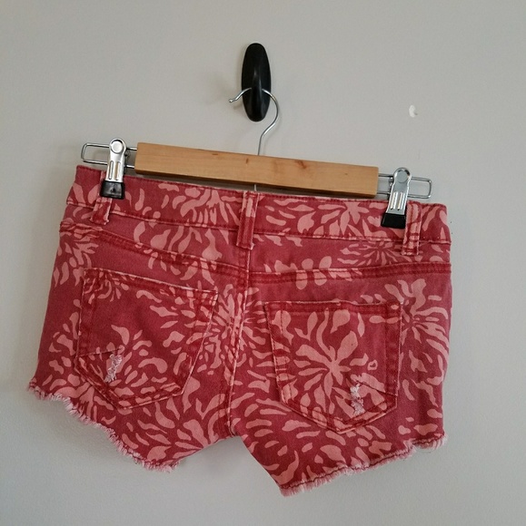 Pink/Red floral print short shorts - Picture 2 of 3