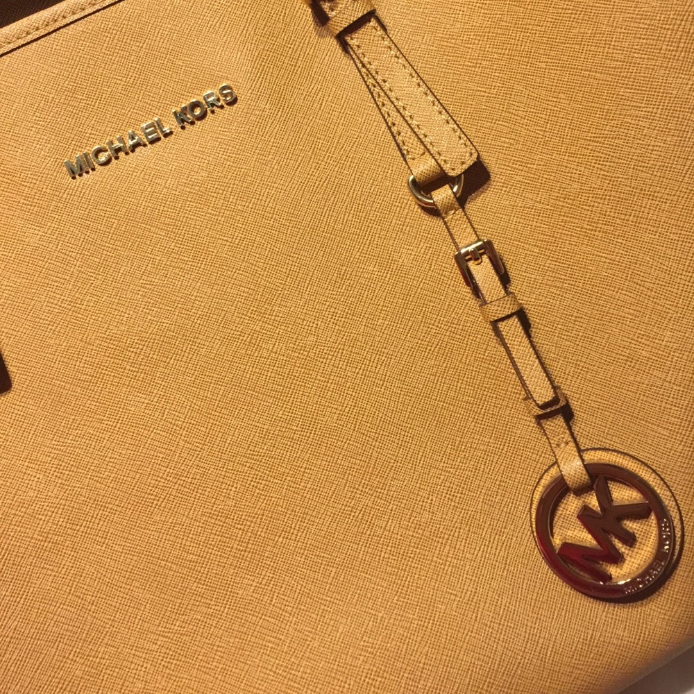 AUTHENTIC Michael Kors hand bag