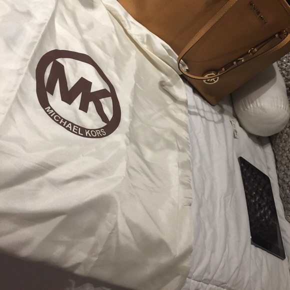 AUTHENTIC Michael Kors hand bag - Picture 6 of 7