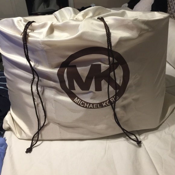 AUTHENTIC Michael Kors hand bag - Picture 7 of 7