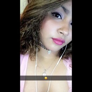 Meet your Posher, Roxana