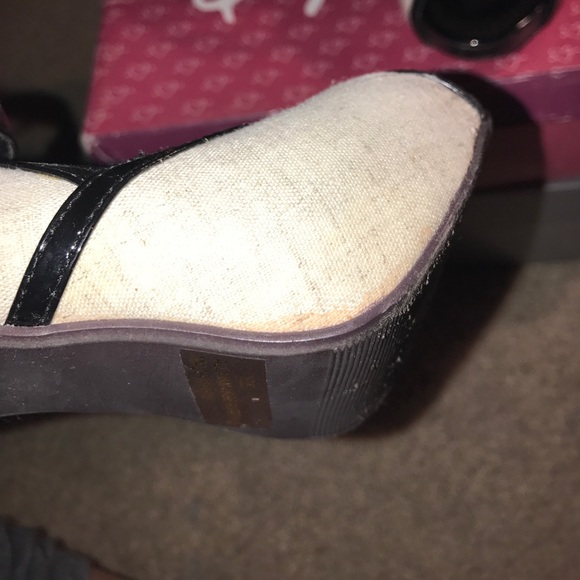 Heels - Picture 3 of 3