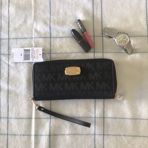 Brand New Michael Kors Wristlet/ Wallet