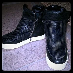 Steve Maddn LINQSP zip up boots.