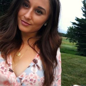 Meet your Posher, Olivia