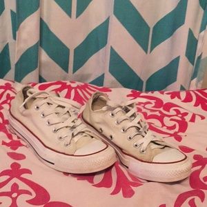 ♡ SALE very old white converses (yellowing)