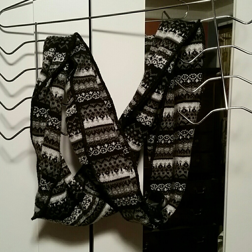 Calvin Klein circle scarf