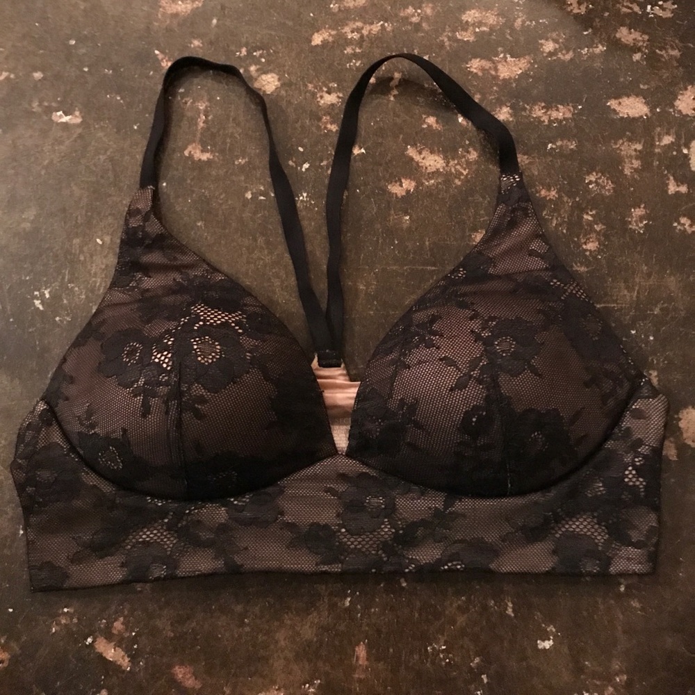 Victoria Secret Body Lightly Lined Plunge Bra